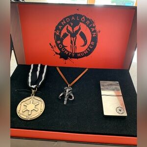 Mandalorian Bounty Hunter Medal/Necklace Set in excellent condition w/gift box